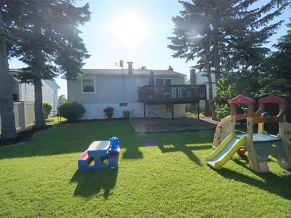 5th image of 81 Yvette Dr
