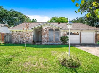 2220 Peach Ln, Pasadena, TX 77502