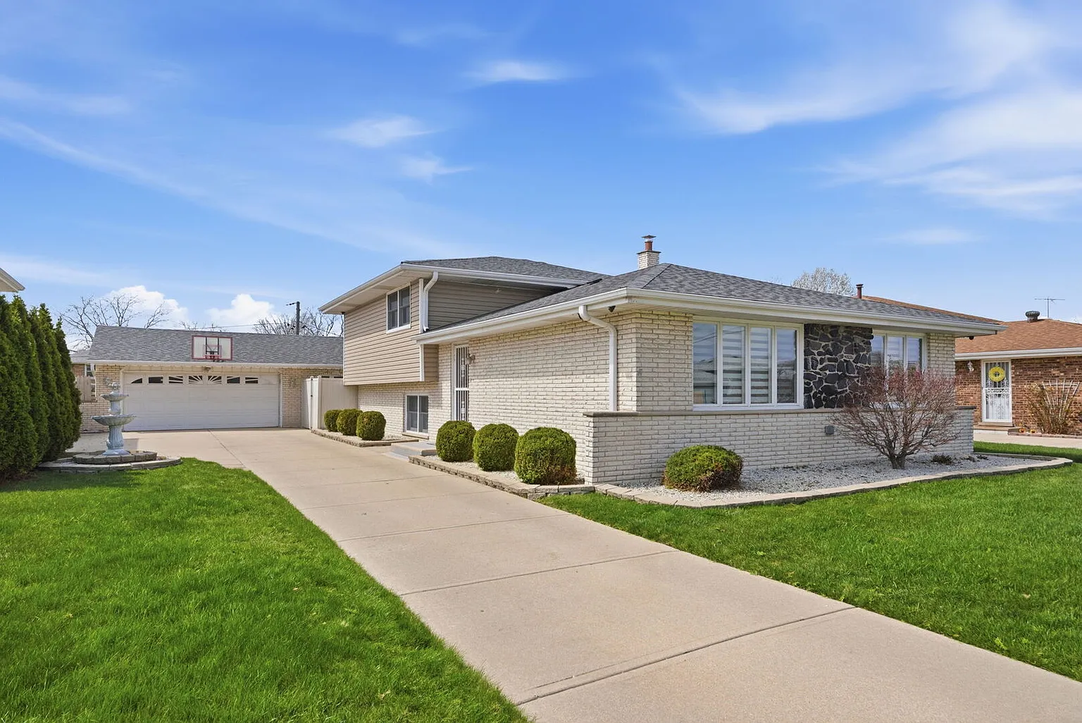 8512 Natchez Ave photo 1