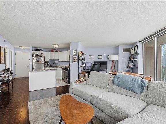 5th image of 545 N Dearborn St APT 1210