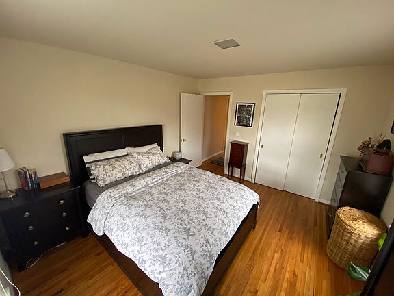 5th image of 61 Brookwood Ter #B