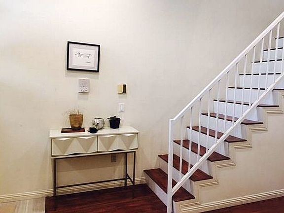 2nd image of 13250 Moorpark St APT 5