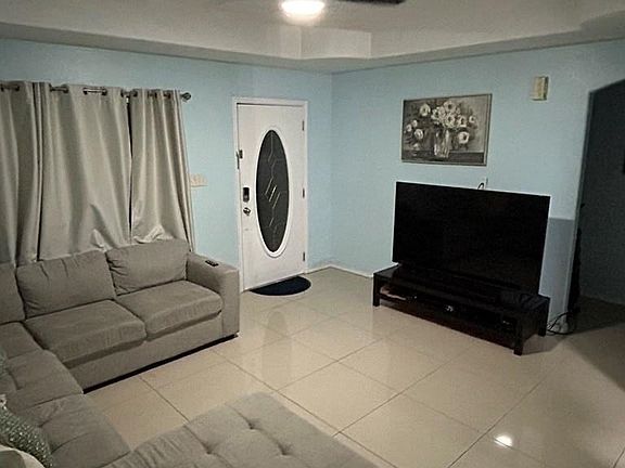 3rd image of 3058 Aberdeen Dr