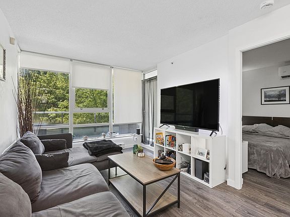 5th image of 928 Beatty St #309