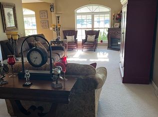 555 Regent Ct, Dimondale, MI 48821