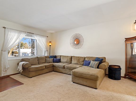 5th image of 633 Sherwood Ln