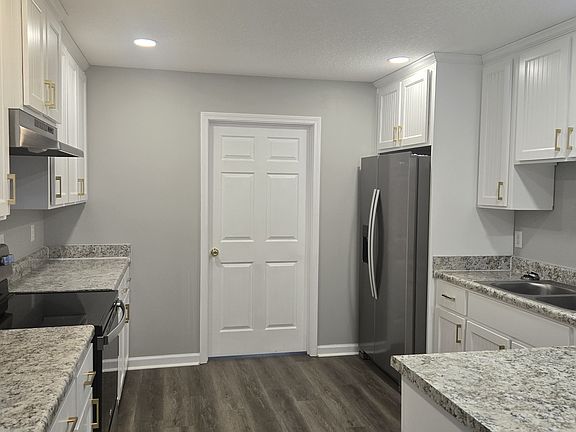 2nd image of 1903 Woodrow Ave #803