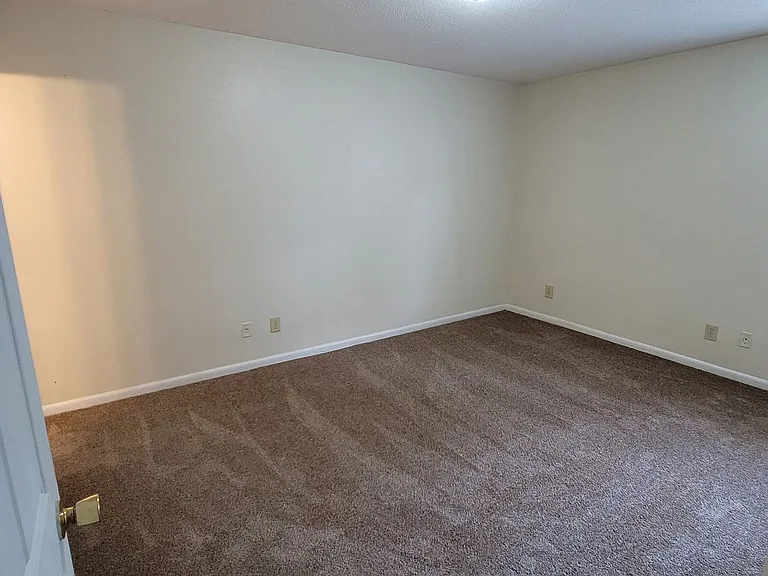 1704 Ashford Ln — Photo 18