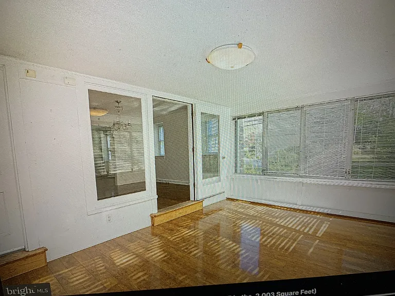 526 Williams Rd — Photo 2