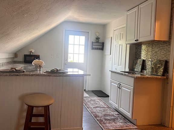 2nd image of 47 Vernon St E Floor 2