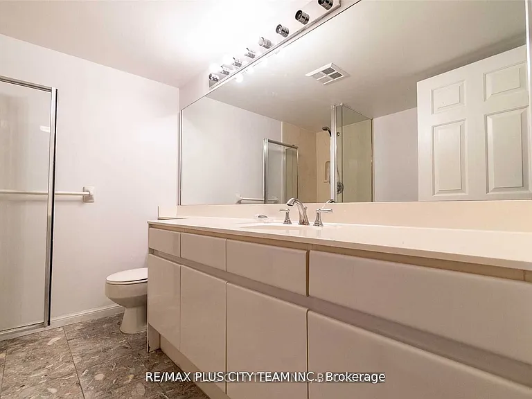 7 Carlton St #401 — Photo 19