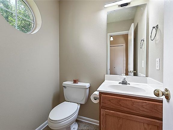 4th image of 3720 Westfield Dr