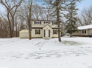 889 N Leroy St, Fenton, MI 48430