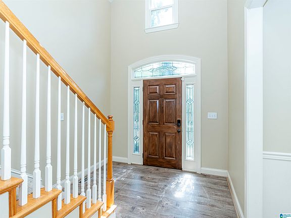 3rd image of 6515 Oak Crest Cv