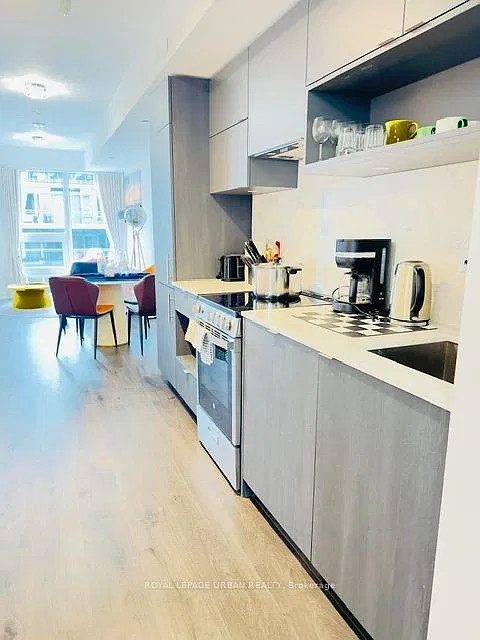 100 Queen St E #1106