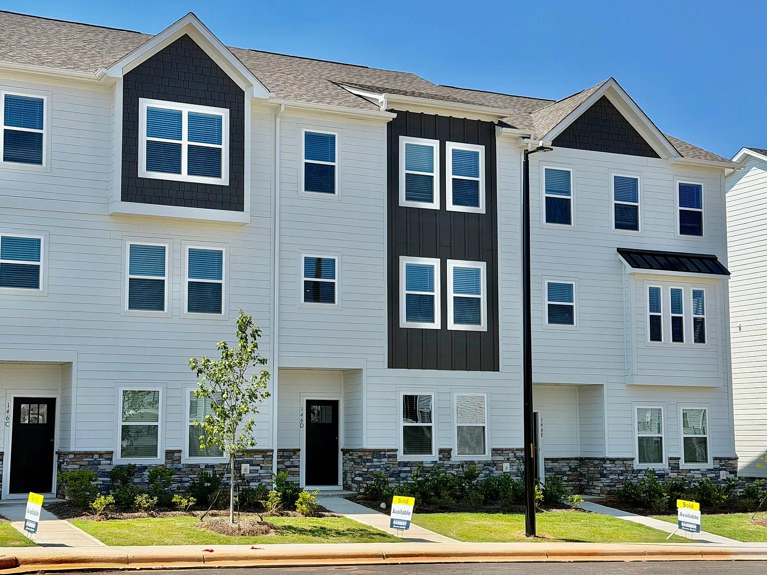 4 bed, 3.5 bath, 2010 sqft, $2,250 — Photo 3