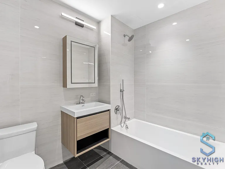 132 Willis Ave #210 — Photo 6