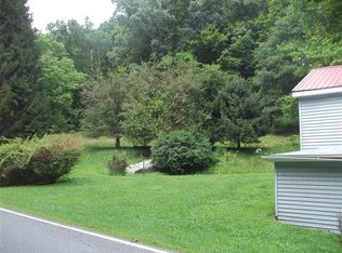 8761 Clay Rd, Looneyville, WV 25259