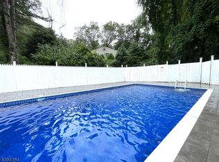 40 Cedar Ridge Dr, Vernon, NJ 07462