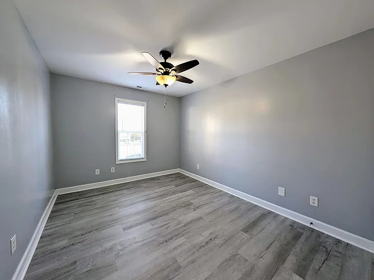 102 Cottage Ct — Photo 8