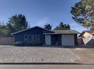 1125 Lakewood Ln, Coos Bay, OR 97420
