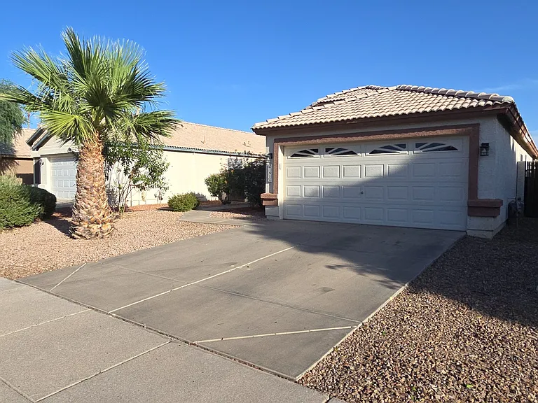 151 W Sagebrush St — Photo 1