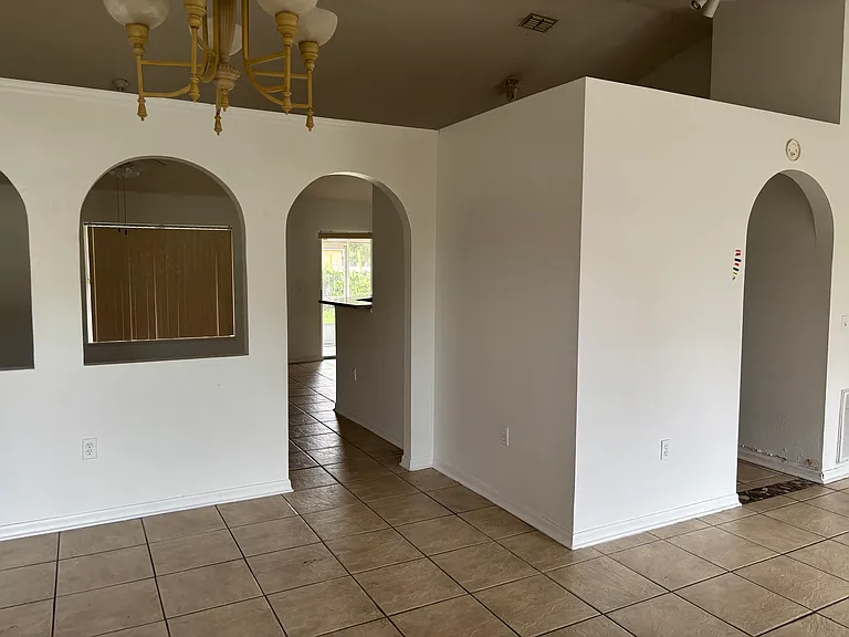 305 Cocoa Ct — Photo 9