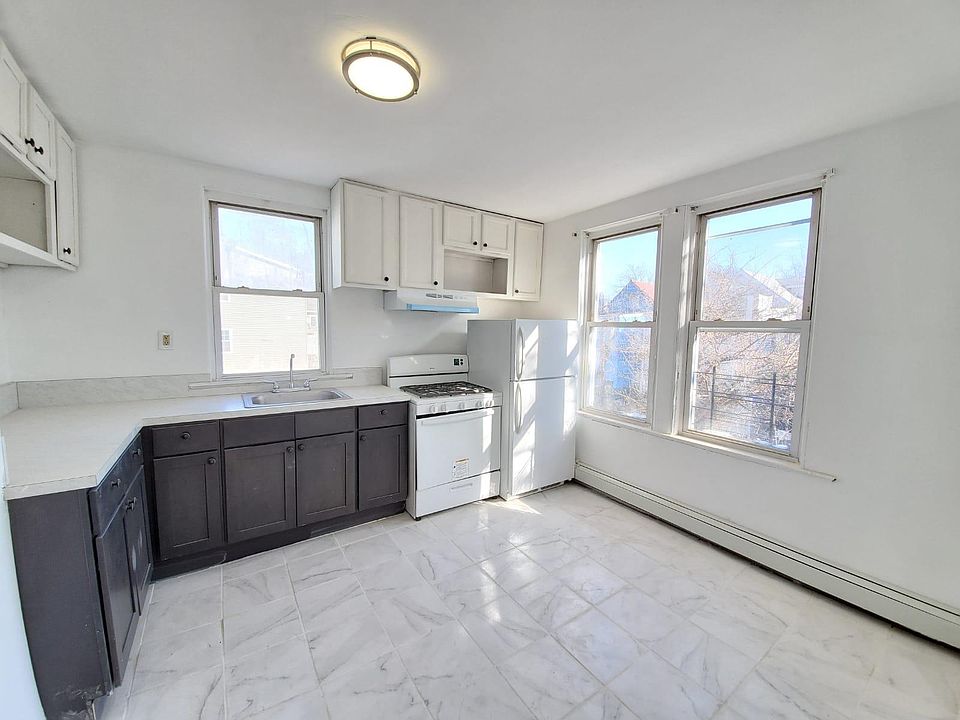 1st image of 80 Chelsea Ave #1M