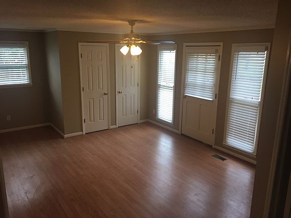 5th image of 313 Gaddy St