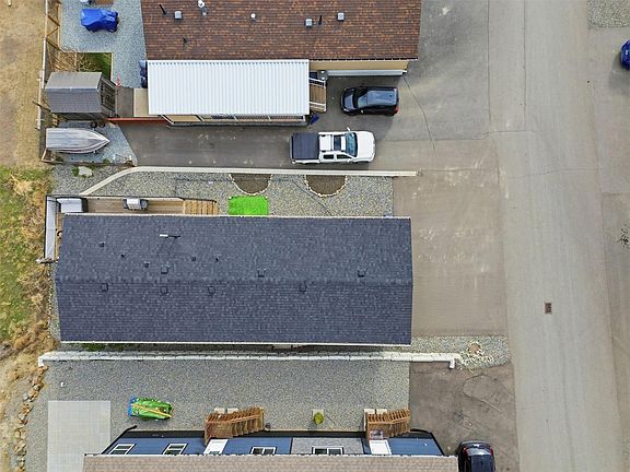 2nd image of 712 E Shuswap Rd #17