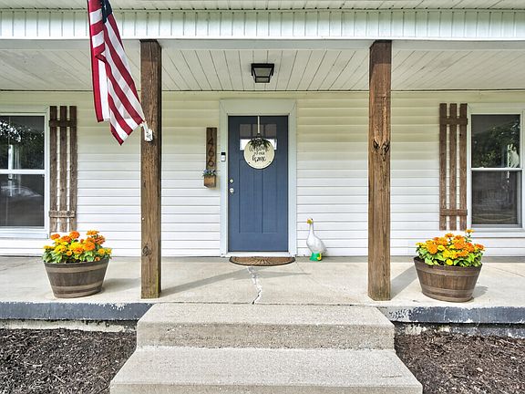 3rd image of 1466 Harrodsburg Rd