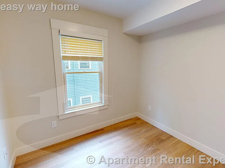 208-210 Banks St #2 — Photo 4