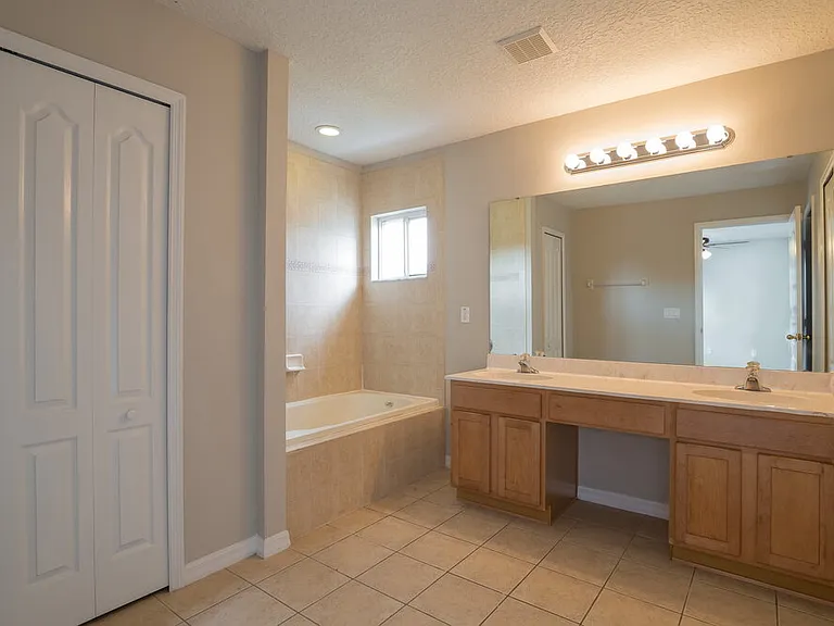 1725 Portcastle Cir — Photo 10