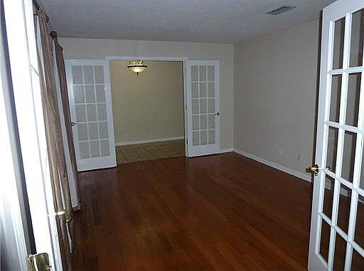 4th image of 401 Melissa Dr