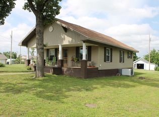 735 Garfield Ave, Baxter Springs, KS 66713