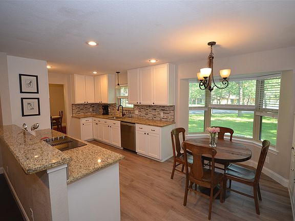 3rd image of 400 Pennsylvania Dr