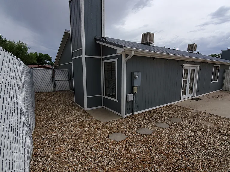 704 W 27th St — Photo 16