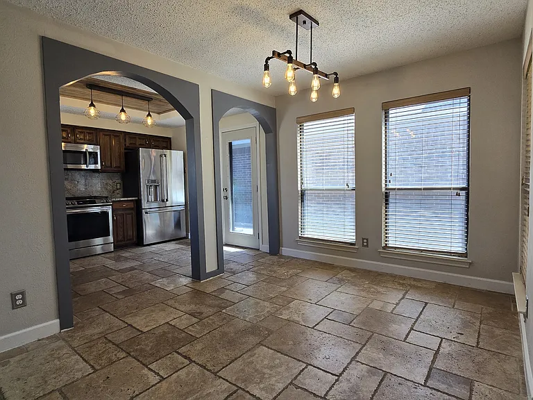3817 Clover Hill Ln — Photo 7