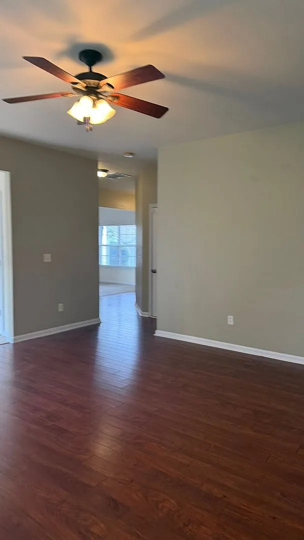 Spacious 4BR House in Greer — Photo 1