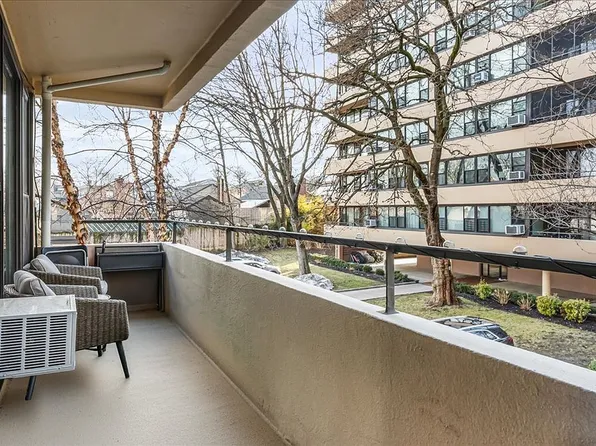 10-24 166th St APT 3A, Whitestone, NY 11357