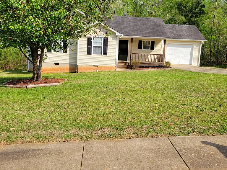 185 Hunters Trce — Photo 1