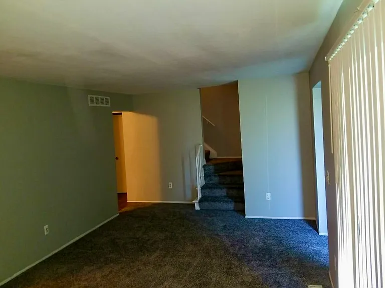 41725 Utica Rd — Photo 18