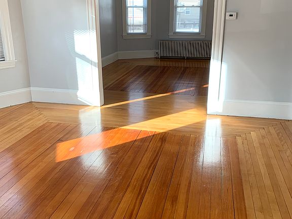 2nd image of 95 Putnam St #1