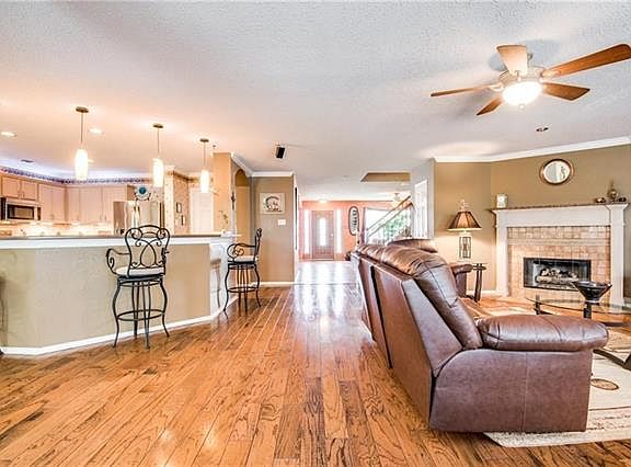 4th image of 7201 Hummingbird Ct