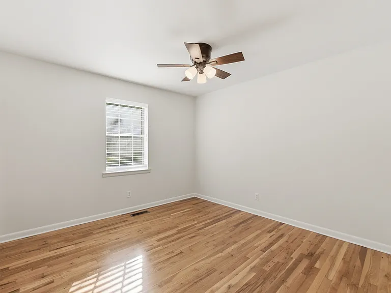 945 Brynwood Ter — Photo 14