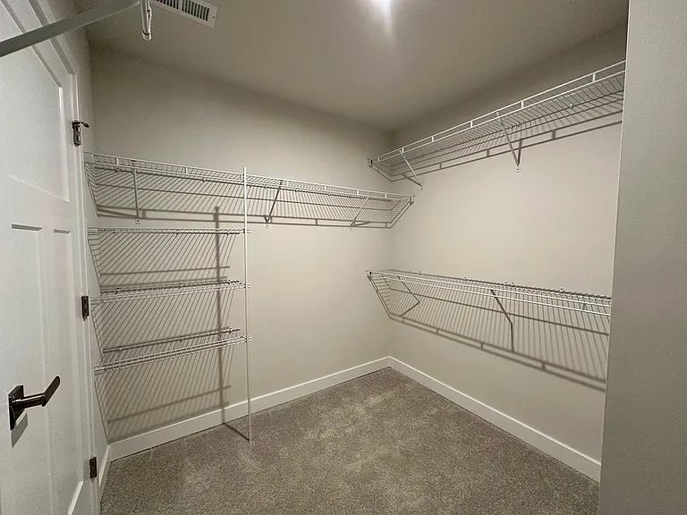 325 E Cochran St — Photo 27