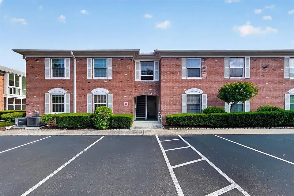 2 bed, 1075 sqft, $2,050 — Photo 1