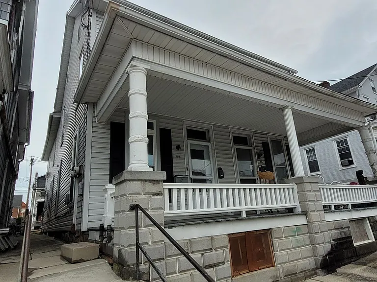 84 E Franklin St — Photo 2