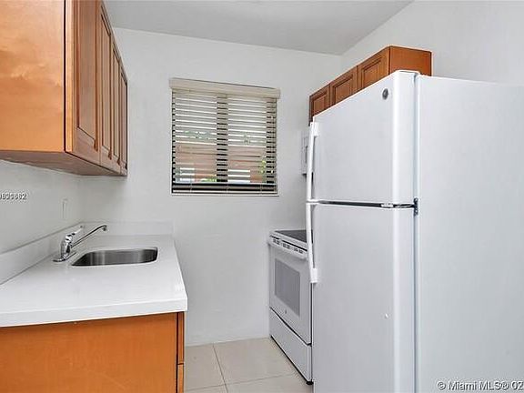 4th image of 1910 NW 31st St #3