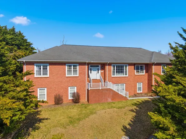 308 Meadow Rdg, Radford, VA 24141
